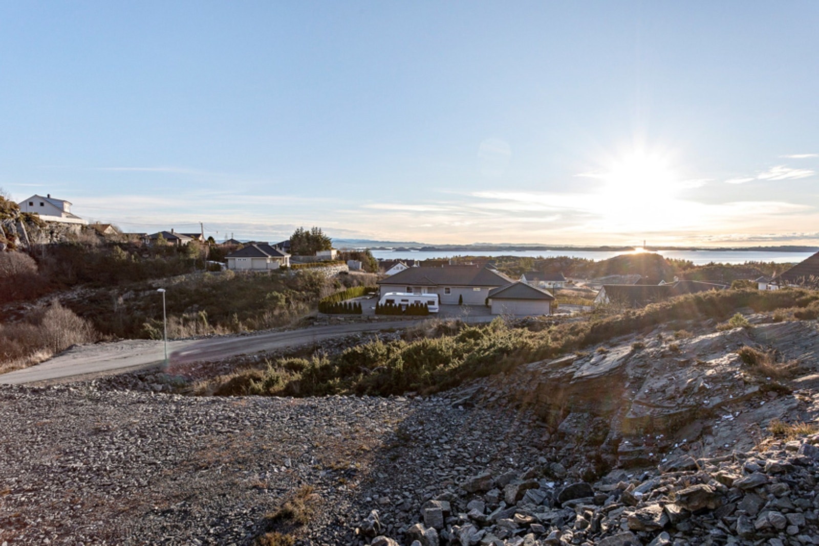 Nærområdet har hatt en god utviklingen de iste årene med blant annet flere nye boligfelt samt nybygget dagligvare på Forland. Galleribilde