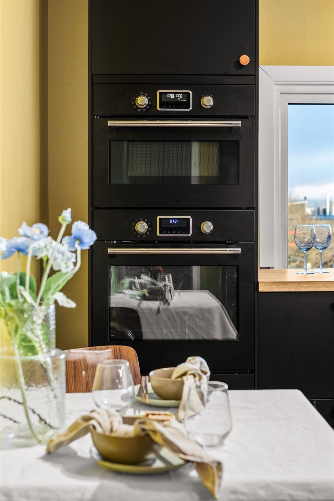 Selgere sier "Borettslaget oppleves også som ryddig og organisert, og uteområdene her er veldig fine, grønne, og barnevennlige. Når det gjelder området er vi kjempefornøyd med at det er så nært til kollektivtransporten, med flere buss- og t-bane ruter" Galleribilde