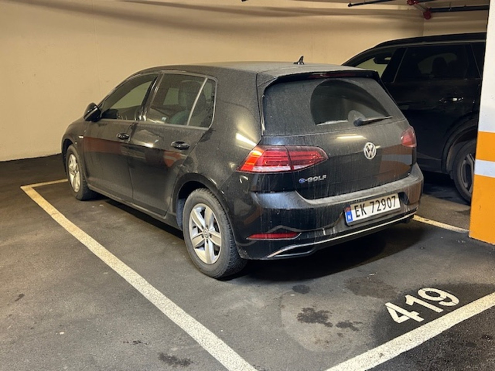 Garasjeplass nr. 2 har el-billader og kan kjøpes i tillegg, konferer megler. Galleribilde