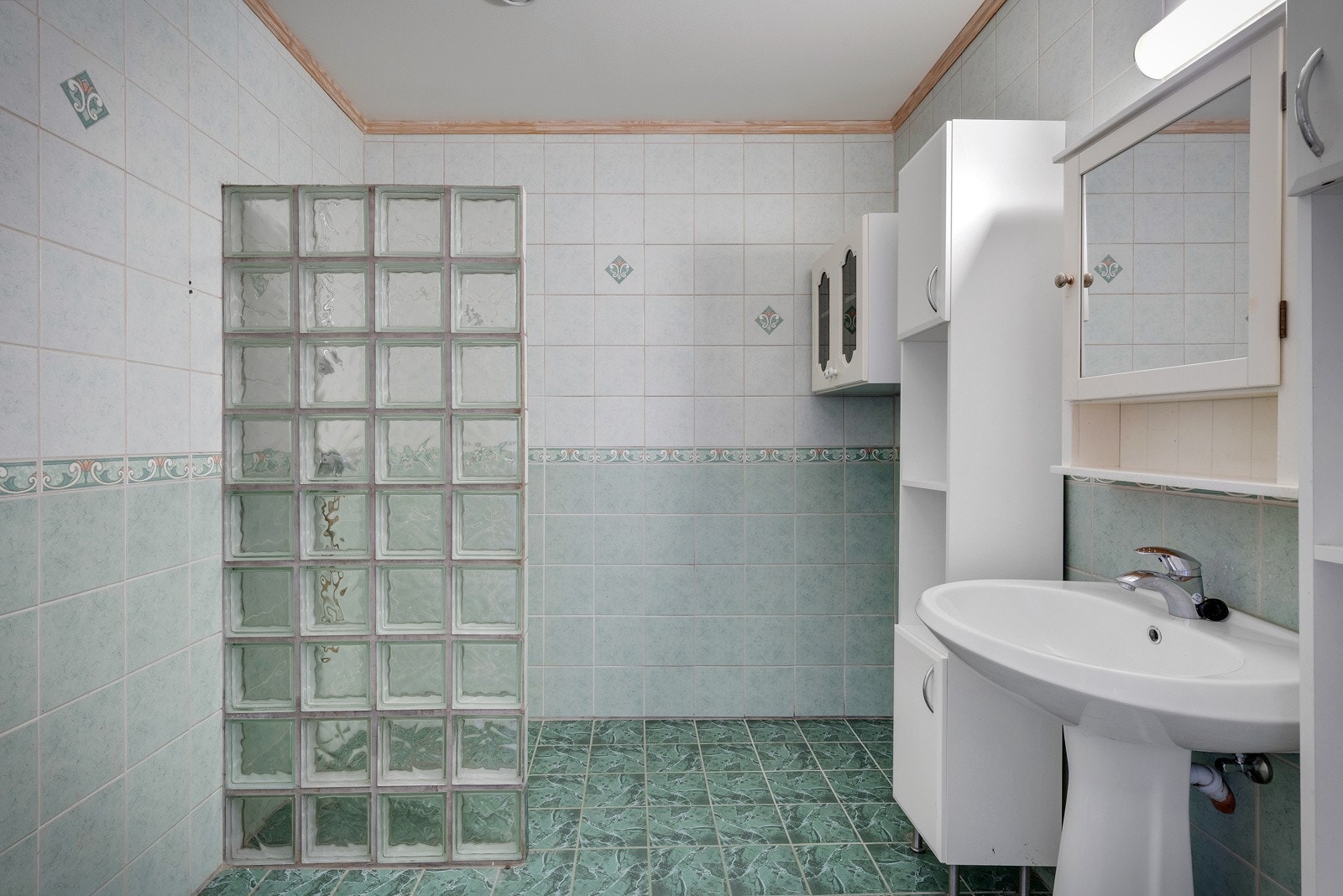 Bad/wc med opplegg for vaskemaskin Galleribilde