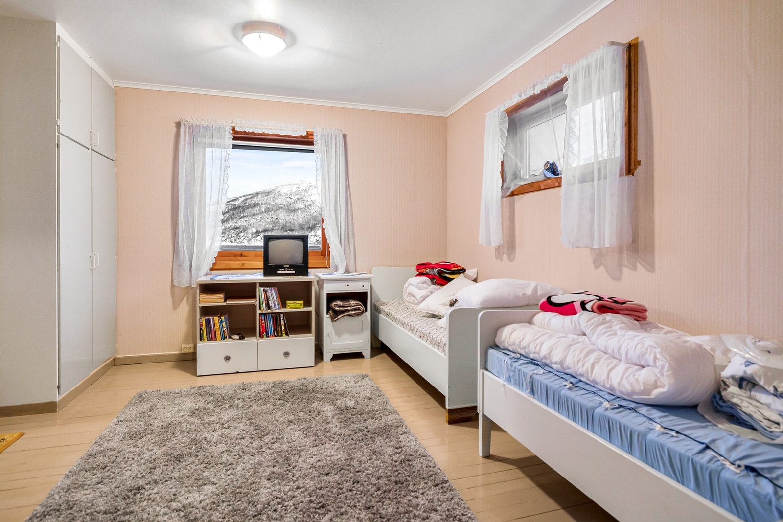 I 2. etasje er det tre soverom. Galleribilde