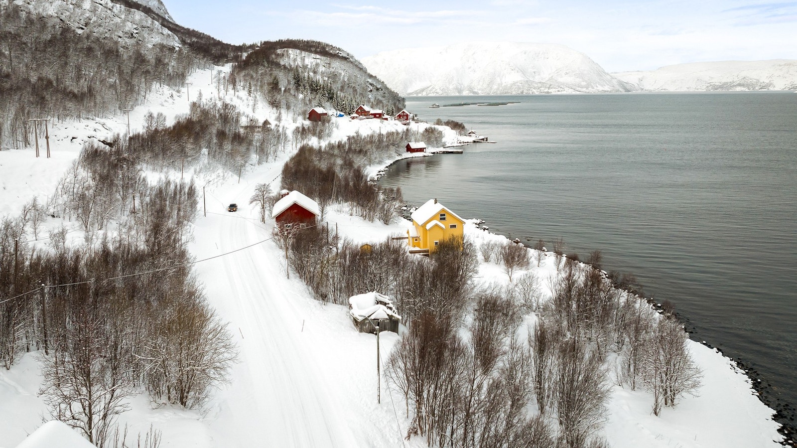 Sjarmerende enebolig med fjøs på en samlet tomt på ca. 26 mål Galleribilde