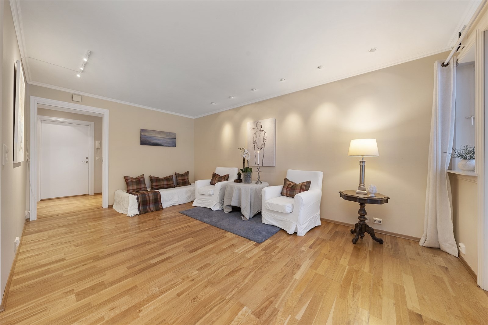 Stuen er lys og trivelig Galleribilde