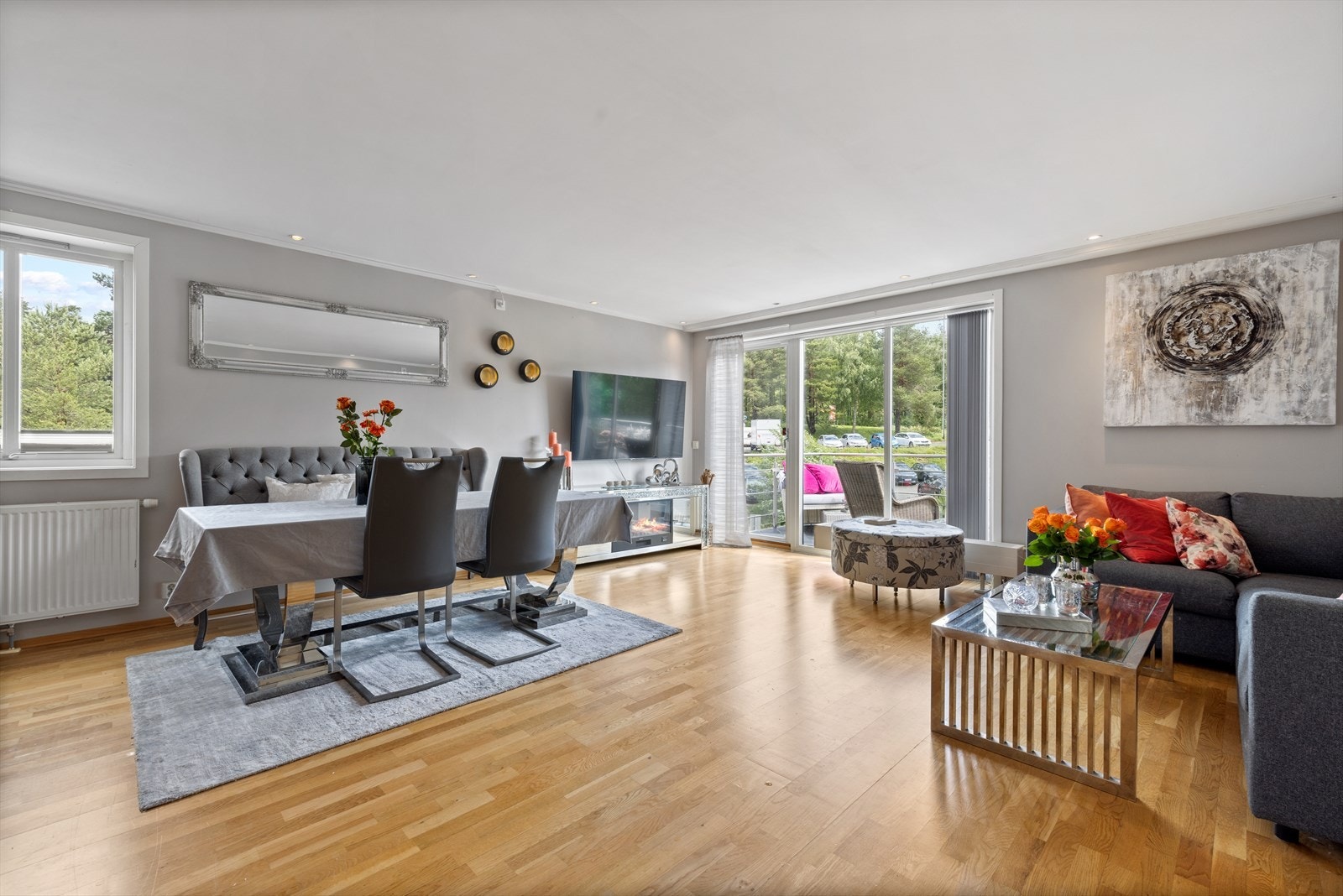 Leiligheten er en endeleilighet med lys fra 2 sider. Galleribilde