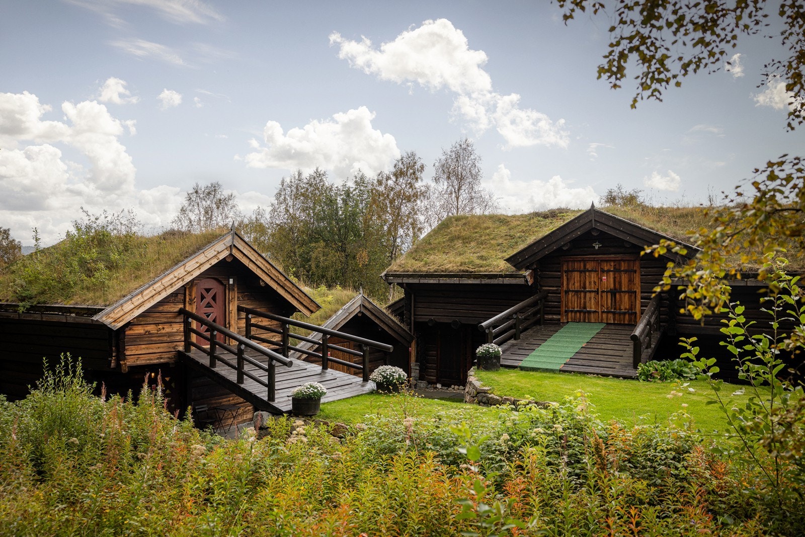 Låven på eiendommen er perfekt for store arrangementer, med et profesjonelt kjøkken, galleri og flere oppholdsrom. Galleribilde