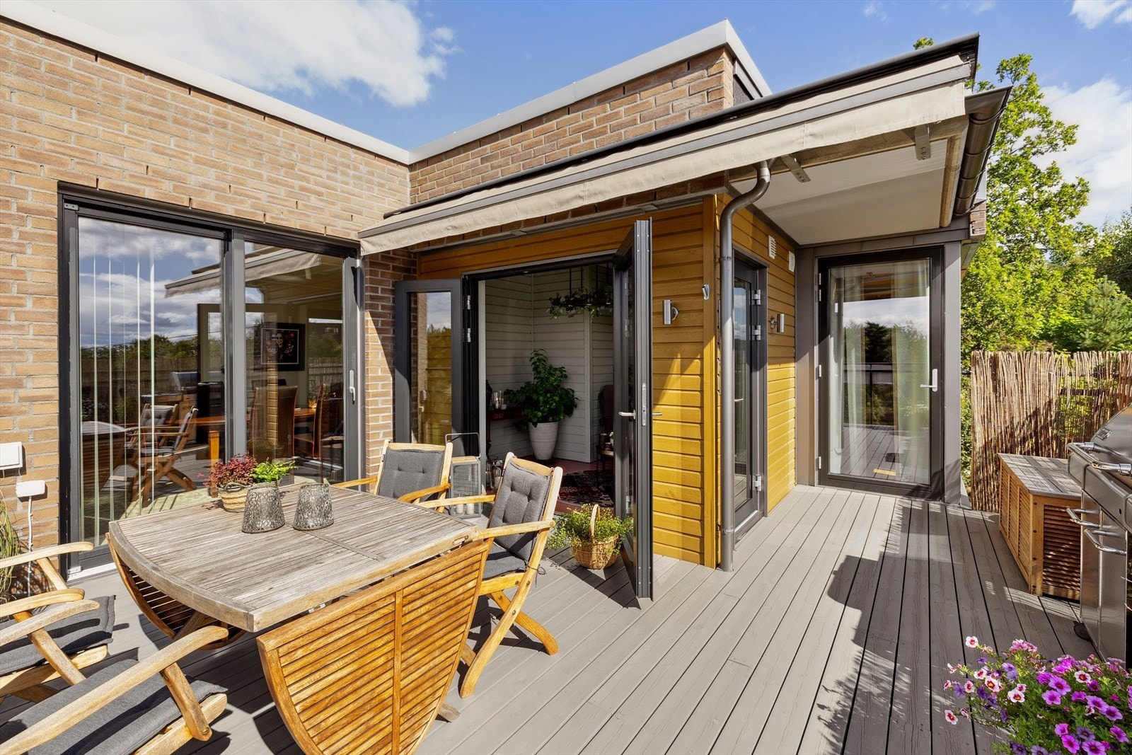 Nydelig skjermet terrassestue Galleribilde