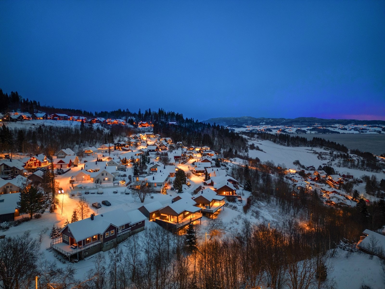Fra eiendommen er det gangavstand til Børsa barneskole og til Skaun ungdomsskole. Det ligger flere barnehager i nærområdet. Galleribilde
