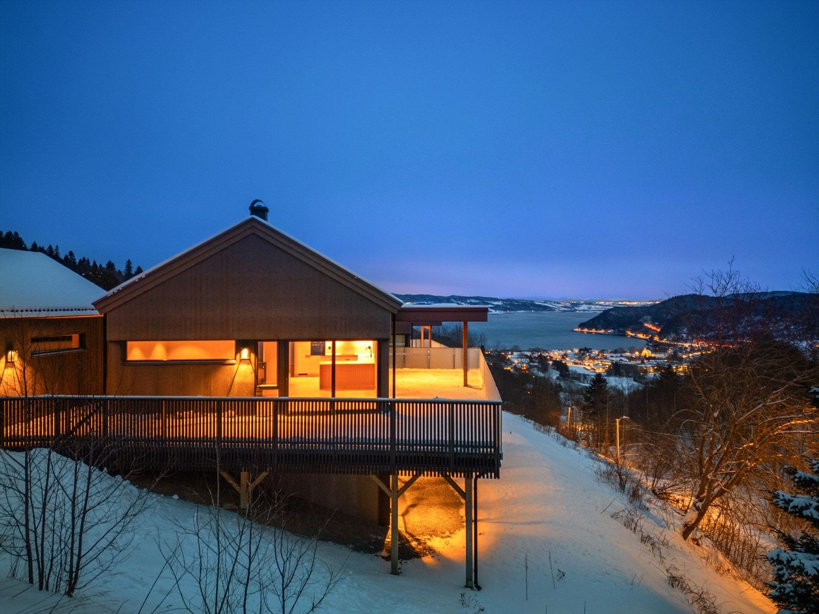 Velkommen til Gråbakkan 8A! Topp moderne og innholdsrik familiebolig Galleribilde