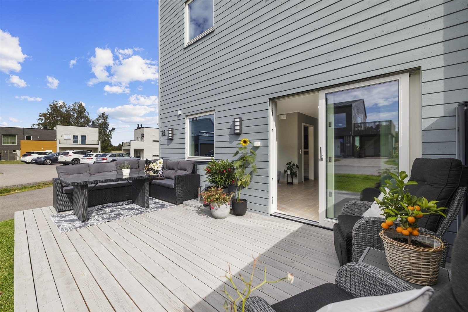 Her er det god plass til flere soner med sittegrupper, grill og beplantning. Galleribilde