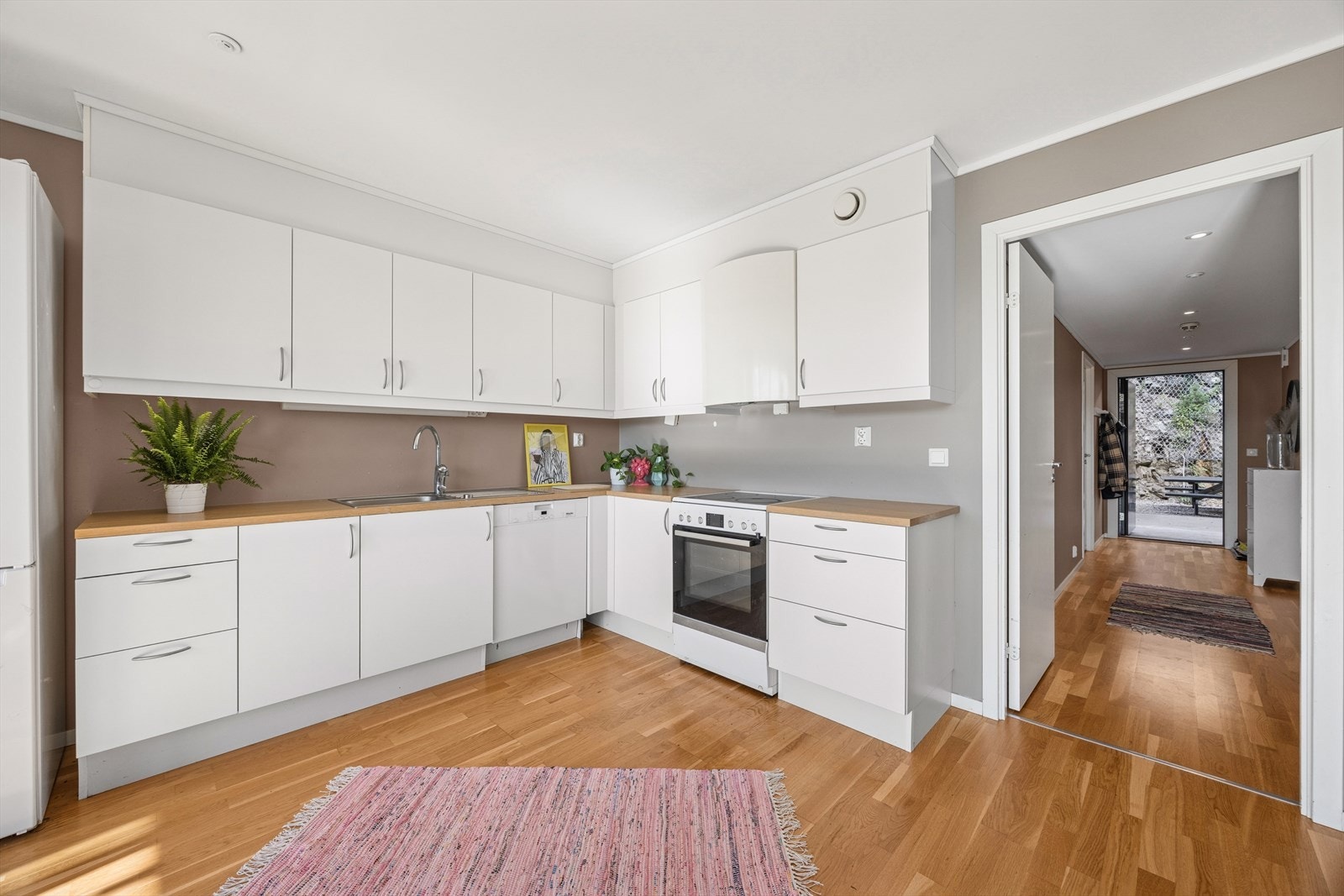 Kjøkkenet fra byggeåret holder en god standard. Galleribilde