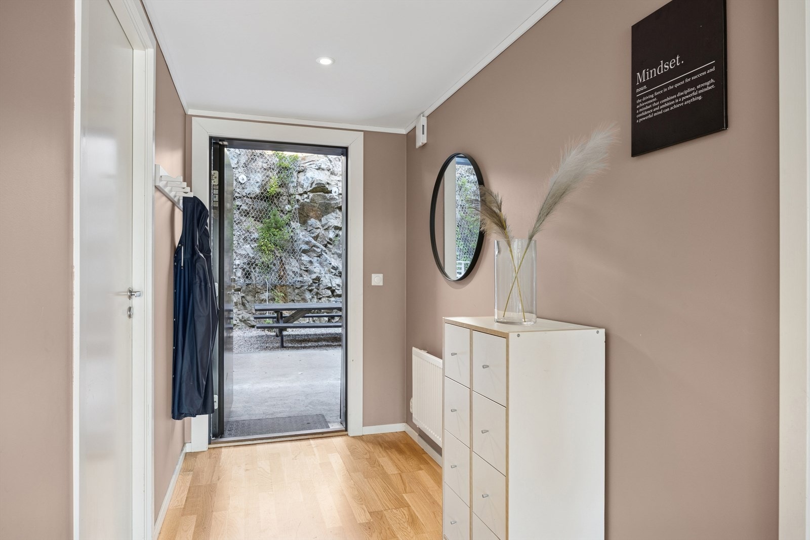 Det er også å mulighet å nyte forsiden av boligen. Galleribilde