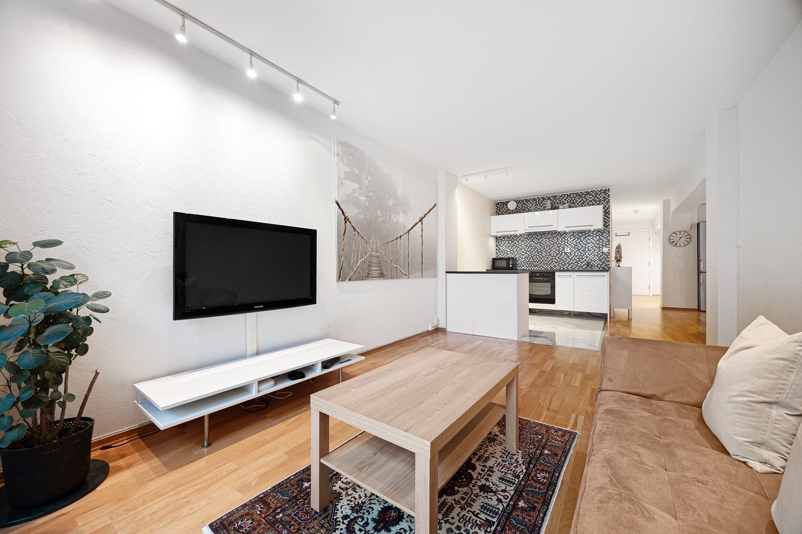 Felleskostnader inkl. strøm, fjernvarme, varmtvann, bredbånd, komm. avgifter m.m Galleribilde