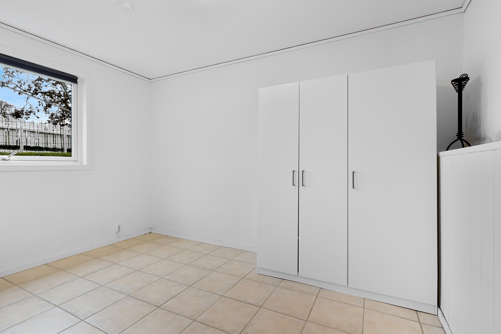 Bilde tatt i 2019. Leiligheten fremstår i dag uendret, men med noe mer bruksslitasje. Galleribilde