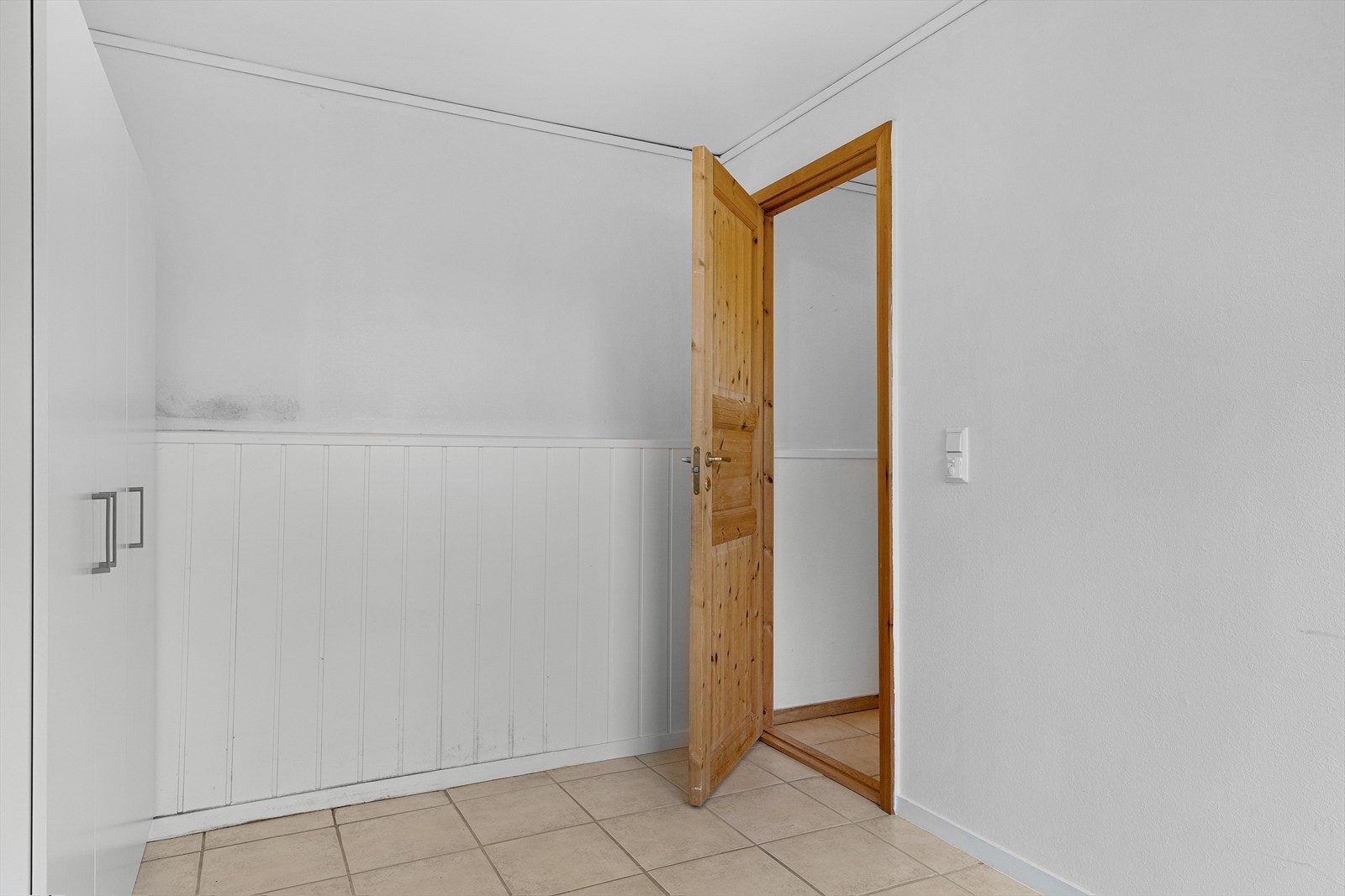 Bilde tatt i 2019. Leiligheten fremstår i dag uendret, men med noe mer bruksslitasje. Galleribilde