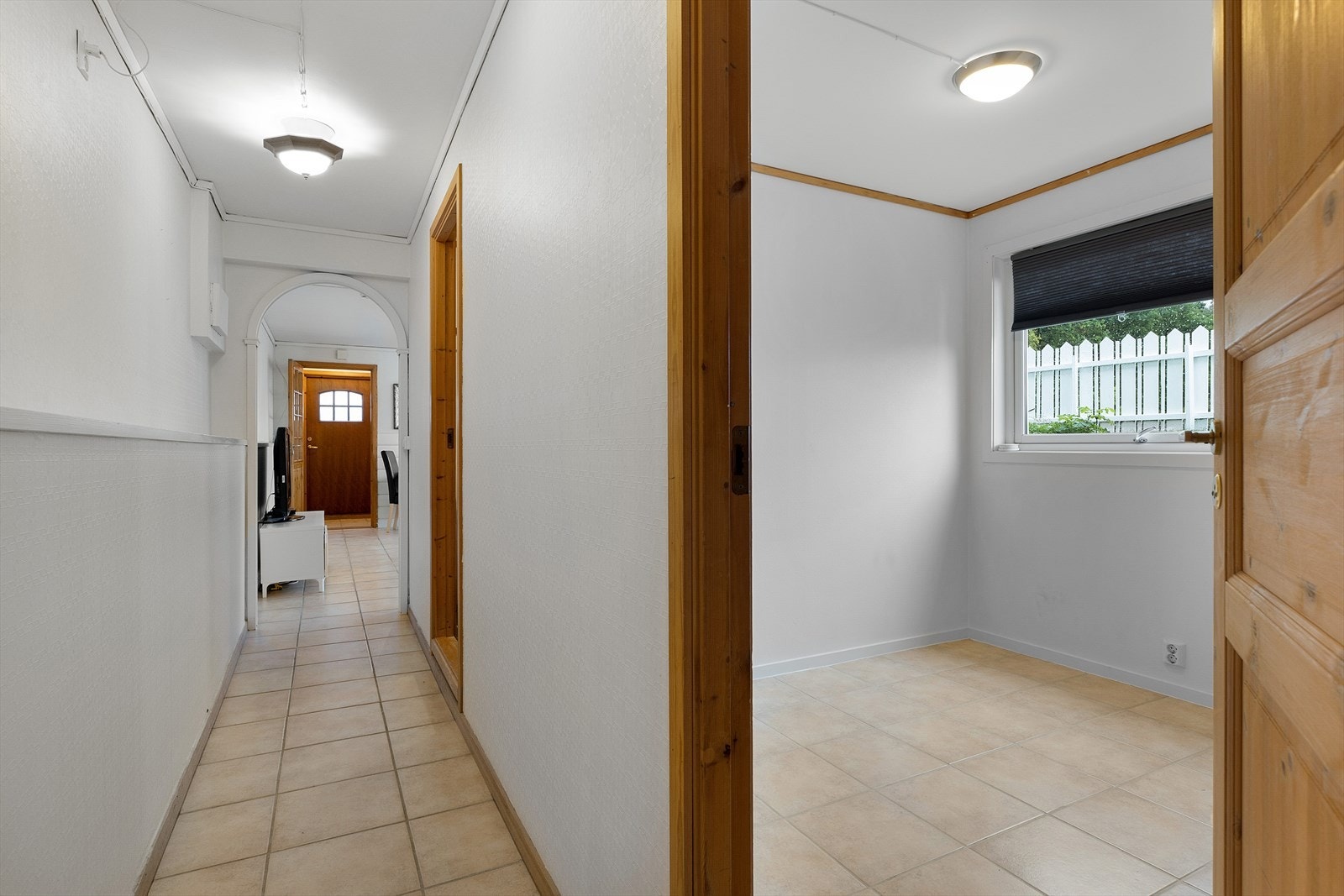 Bilde tatt i 2019. Leiligheten fremstår i dag uendret, men med noe mer bruksslitasje. Galleribilde