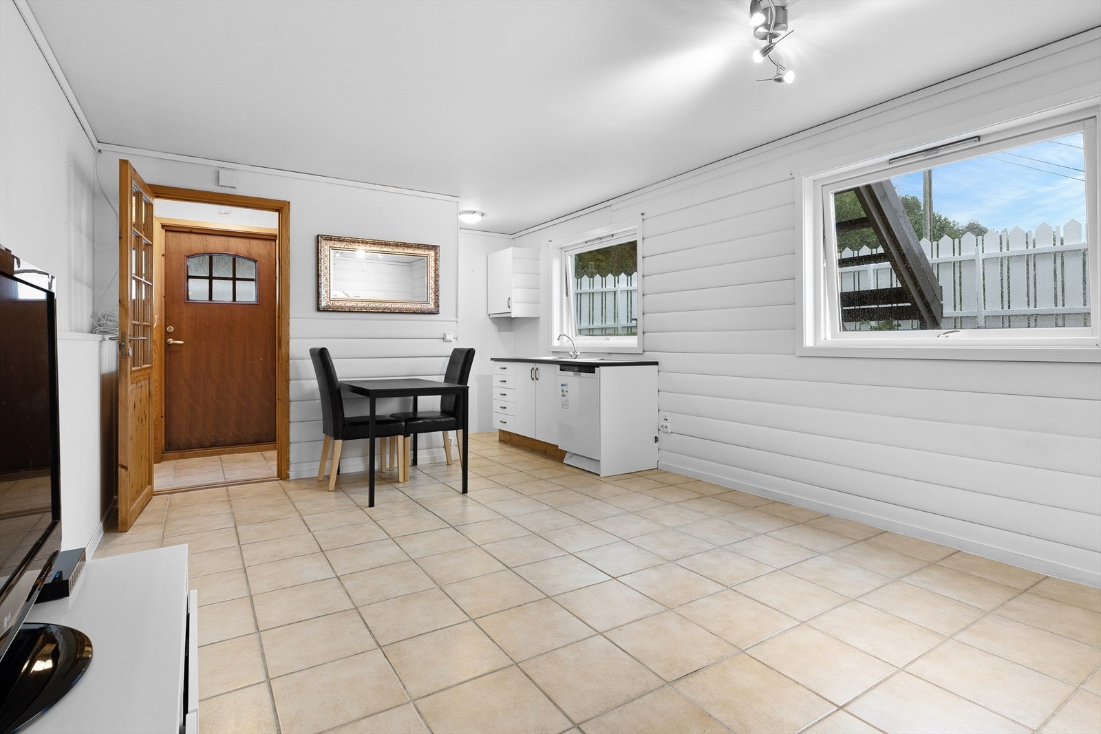 Bilde tatt i 2019. Leiligheten fremstår i dag uendret, men med noe mer bruksslitasje. Galleribilde