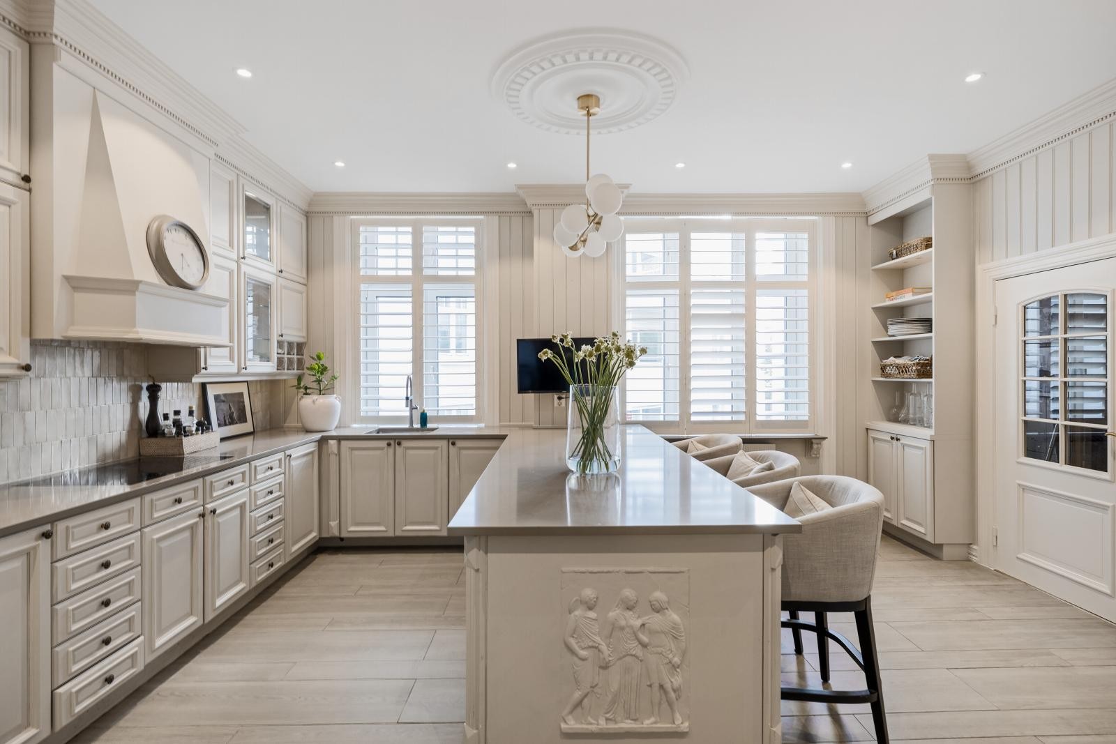 Integrerte hvitevarer og meget god benk- og skapplass Galleribilde