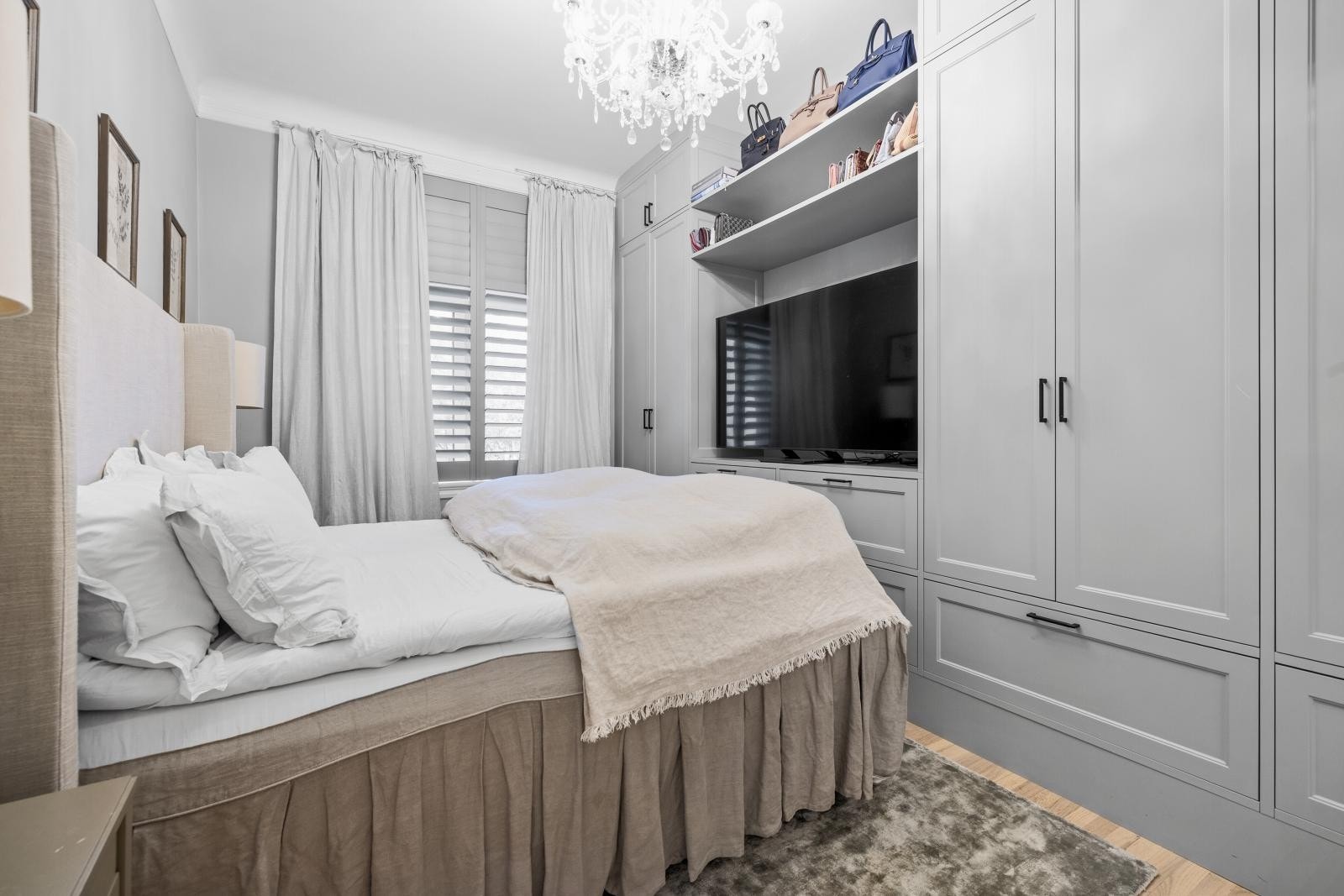 Flott møbelsnekret innredning Galleribilde