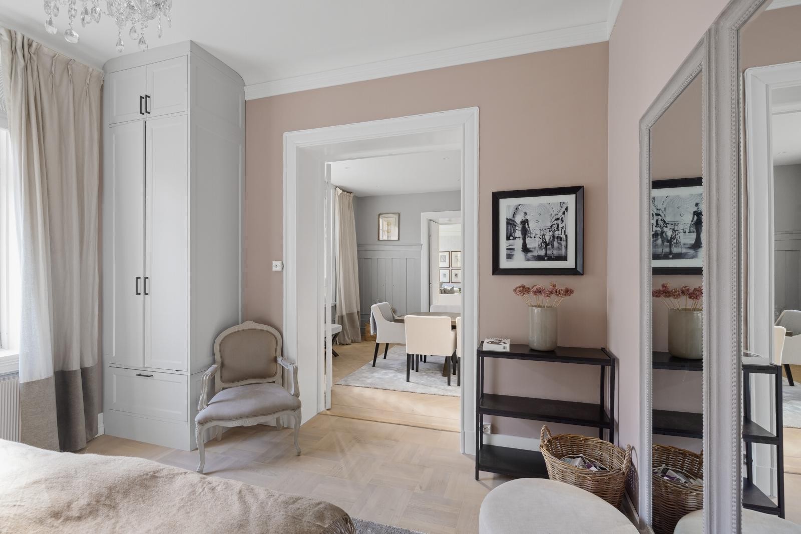 Soverom 3. Alle soverommene har møbelsnekret innredning Galleribilde