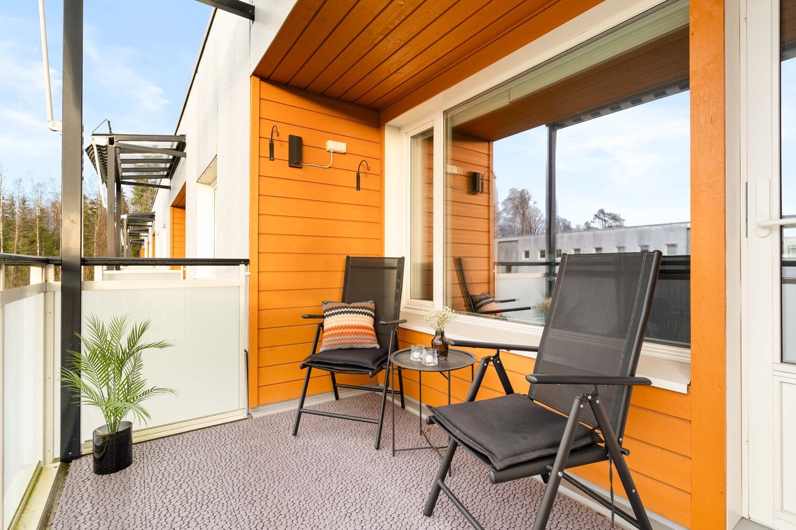 I tillegg er det utgang til en hyggelig vestvendt balkong på 6 m². Galleribilde