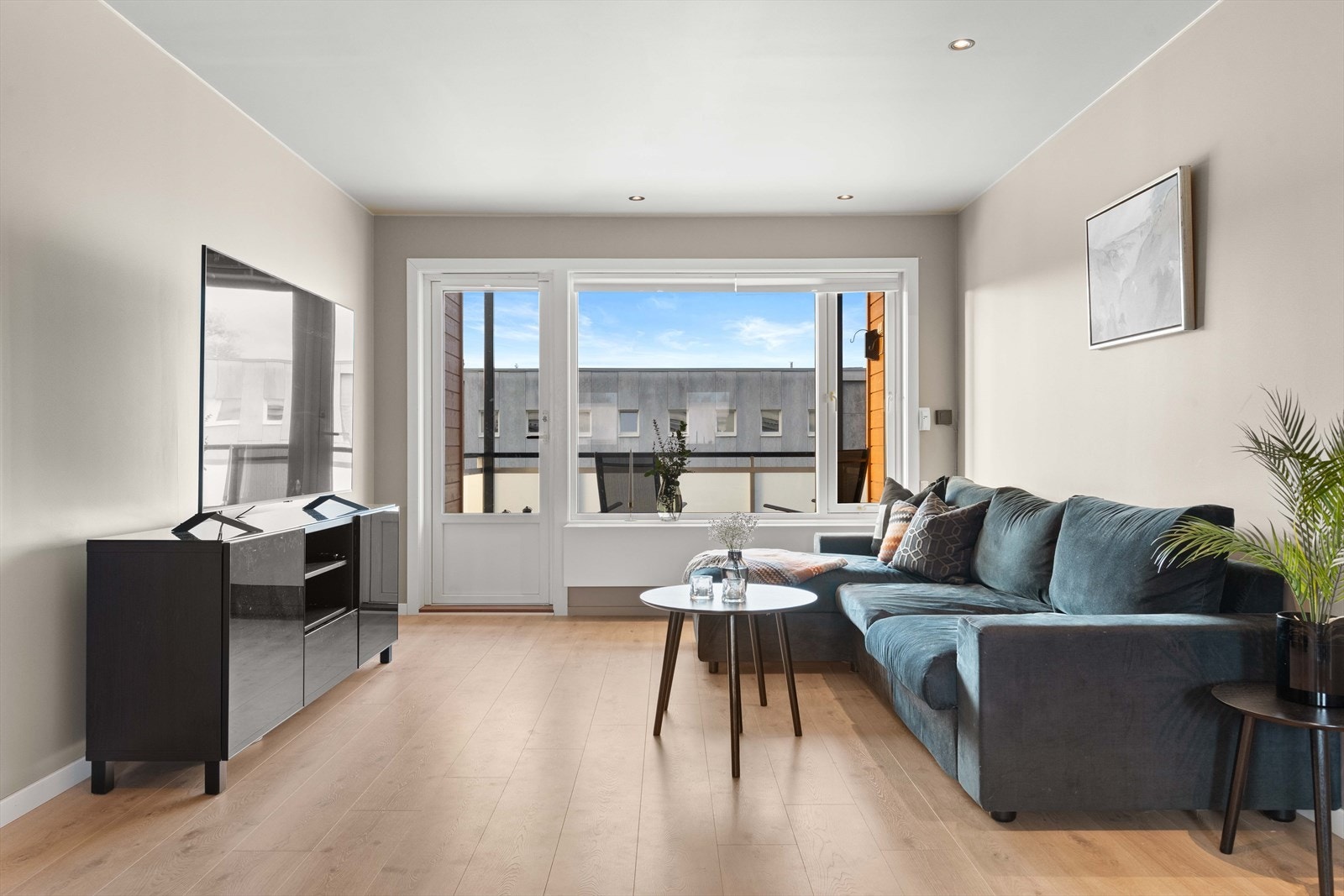 Velkommen til Åsenhagen 9B, presentert av Martin Eilertsen v/ Nordvik Lillestrøm! Foto: Anders Botnmark Galleribilde