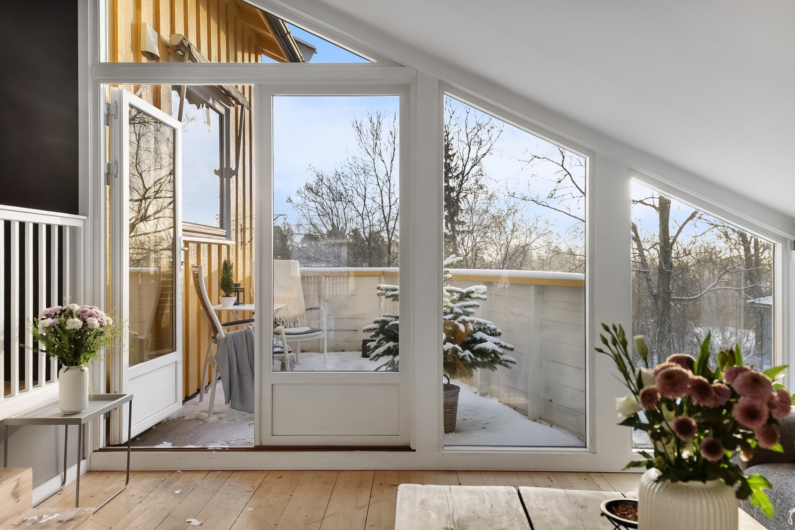 Balkongdøren er fra 2012 og har to-lags glass. Galleribilde