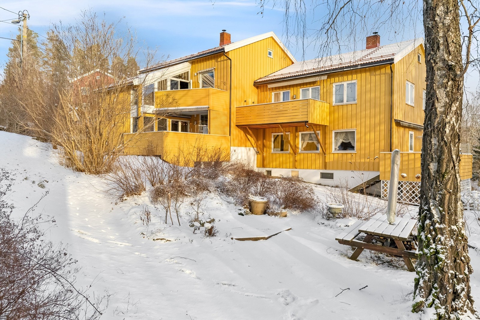 Det er gangavstand til Bekkestua sentrum med et komplett servicetilbud og gode transportmuligheter. Galleribilde