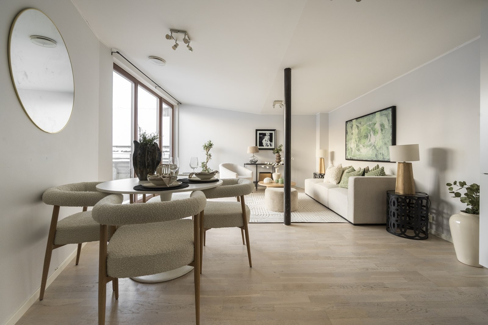 Leiligheten har en innholdsrik planløsning med egen hybeldel på ca. 20 kvm. (30 kvm. i gulvareal). Galleribilde