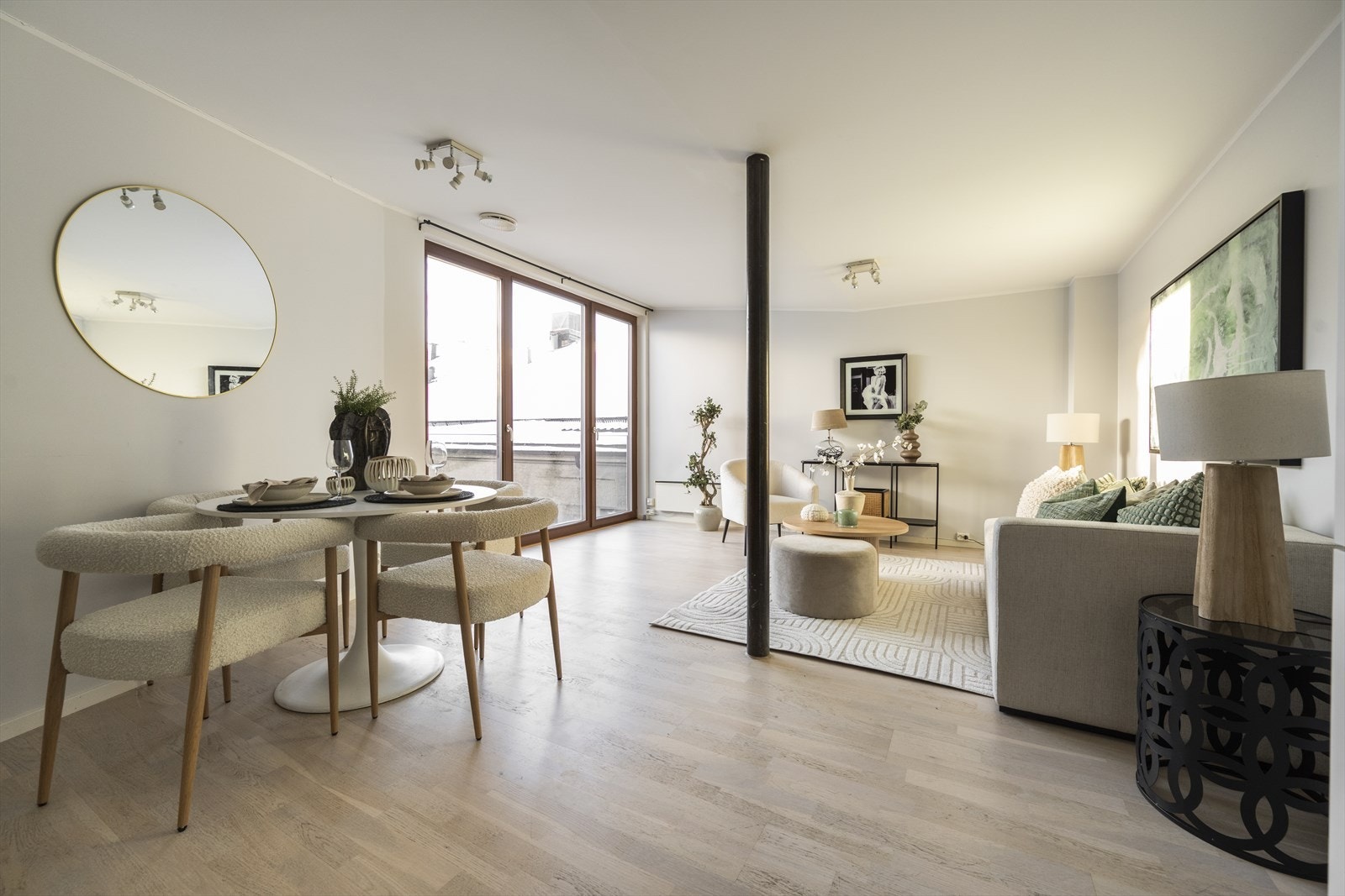 Kasper Hillås har gleden av å presentere Thereses gate 32C! Foto: Martine Eren Jacobsen. Galleribilde