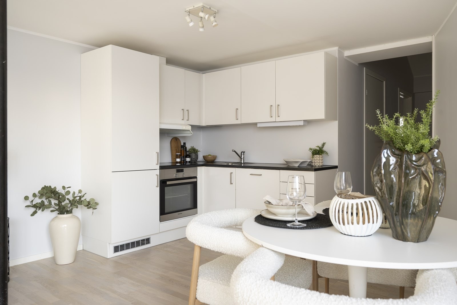 Tidløst og praktisk HTH-kjøkken fra 2016. Galleribilde