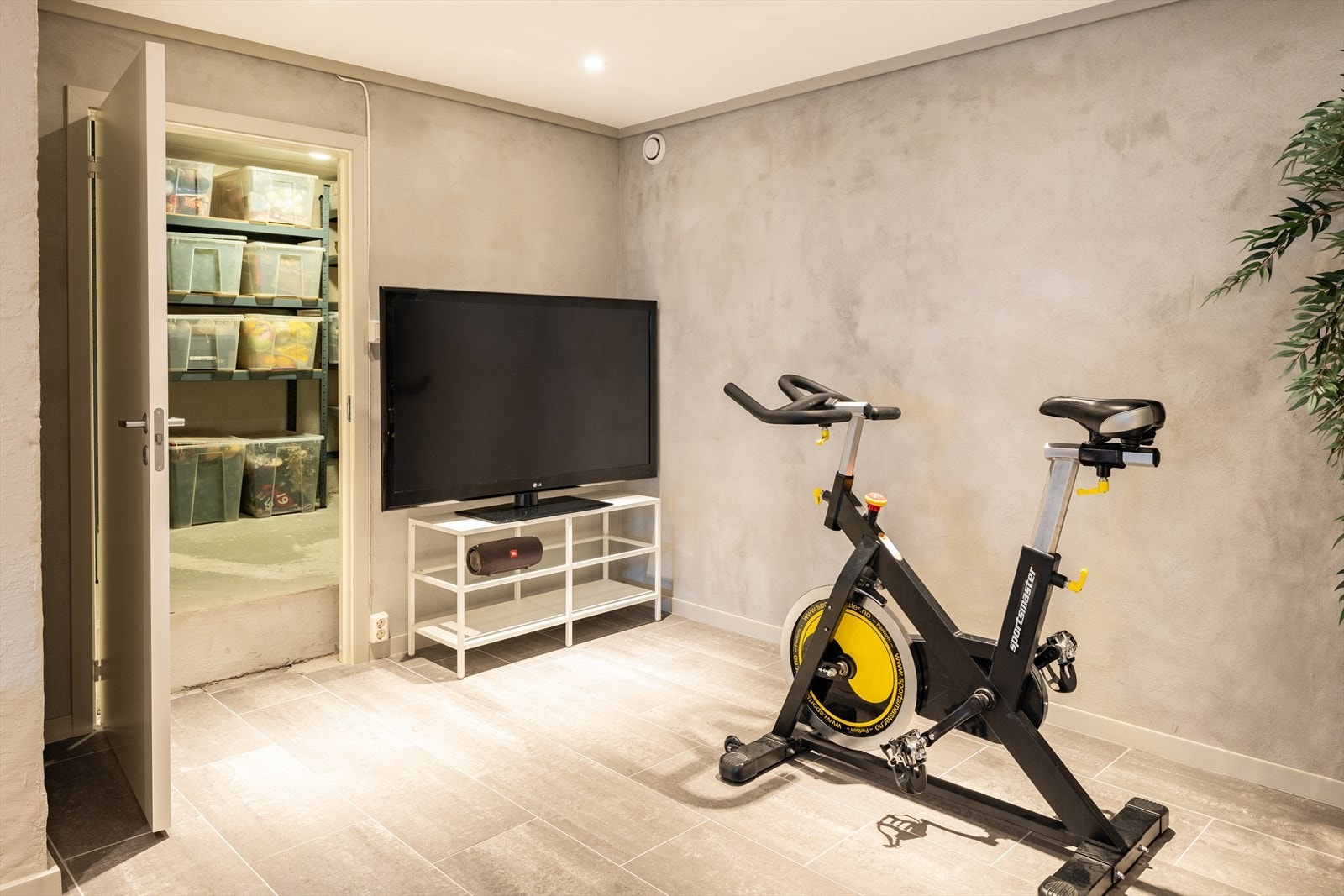 Treningsrommet er på 26m² og har adkomst til bod på 5m². Galleribilde