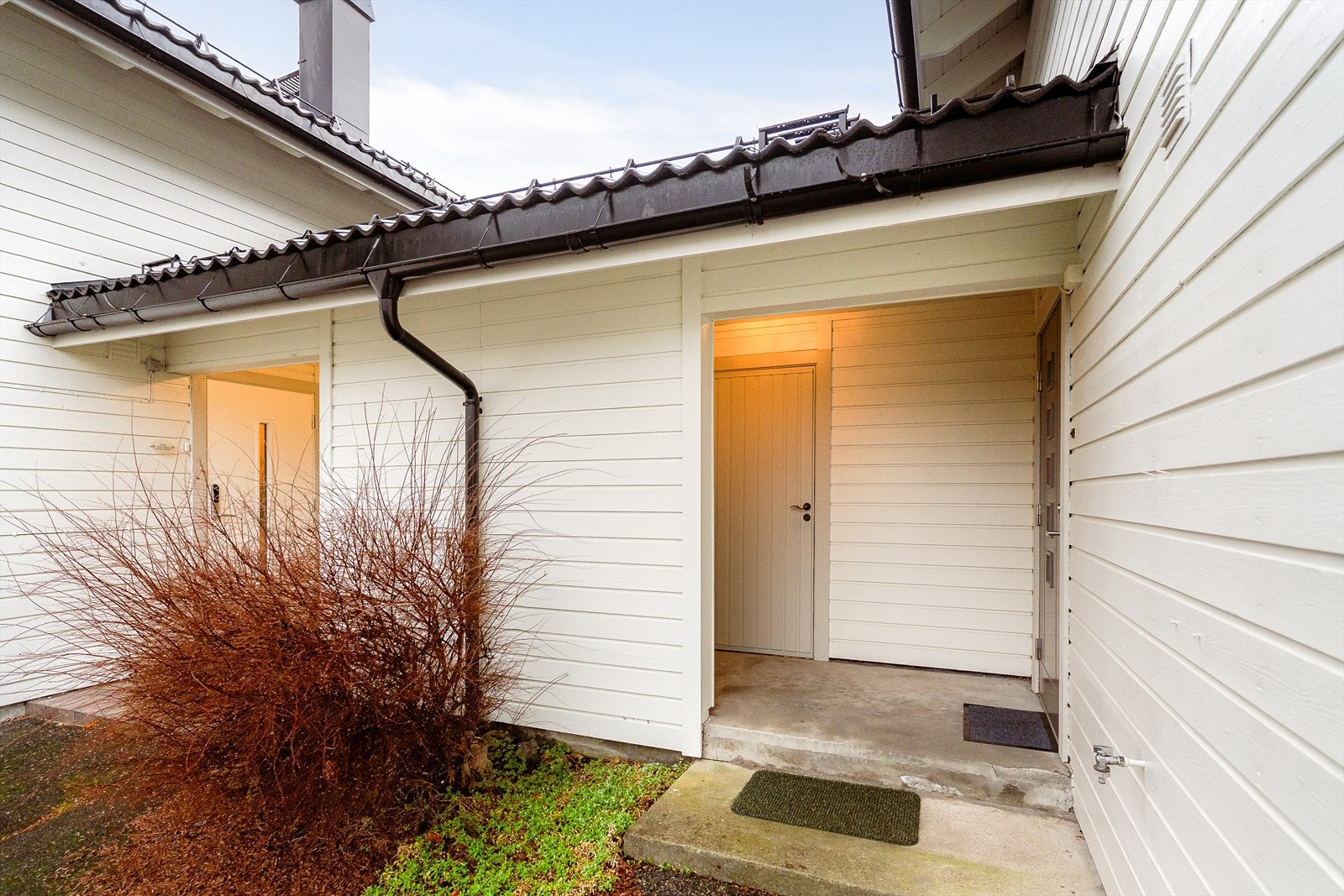 Det medfølger i tillegg utebod ved inngangspartiet. Galleribilde