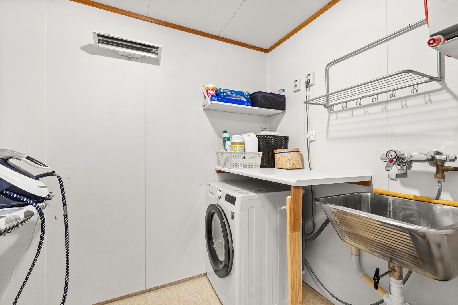 I underetasjen er det et praktisk, separat vaskerom. Galleribilde