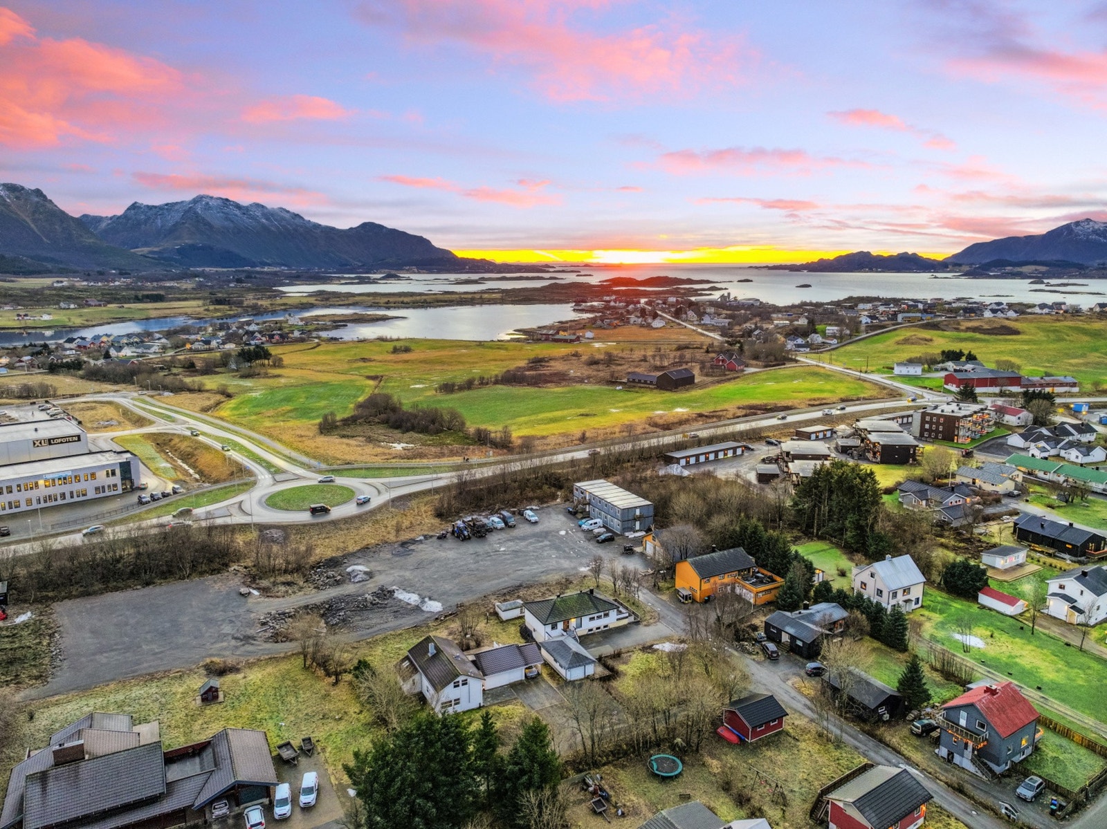 Her har du rikelig natur og alt en trenger innen kort rekkevidde Galleribilde