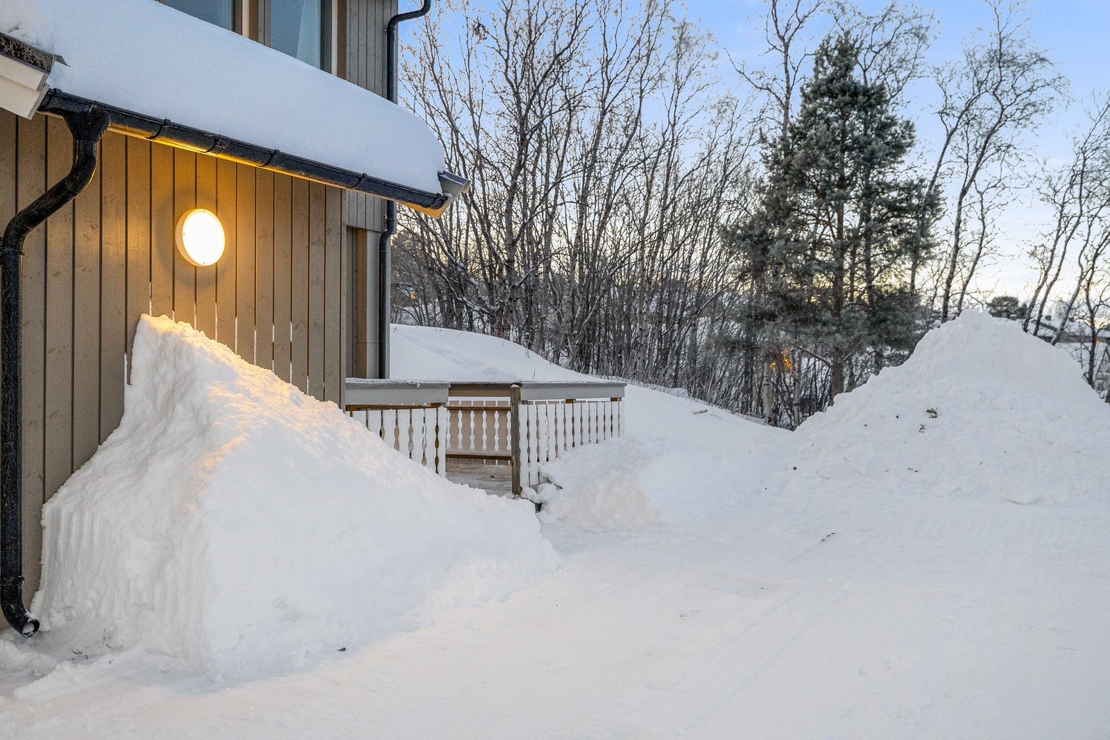 Ved inngangspartiet er det også adkomst til en utebod. Galleribilde
