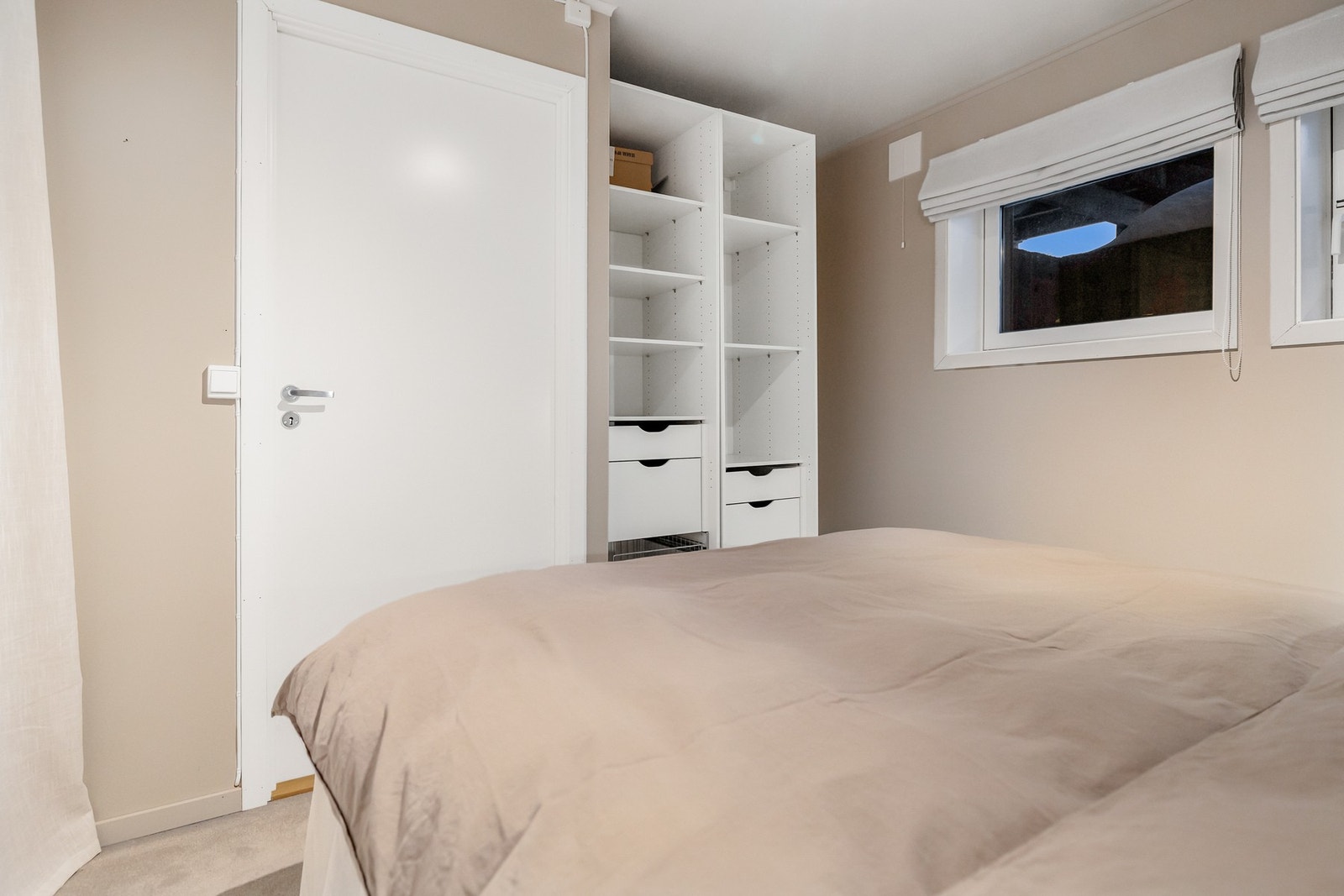 Soverommet har overflater i et behagelig og tidløst fargevalg. Galleribilde