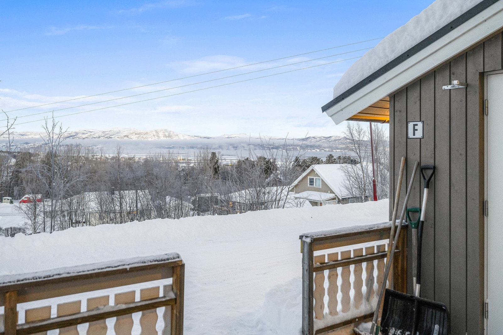 Utsikt fra terrasse. Galleribilde