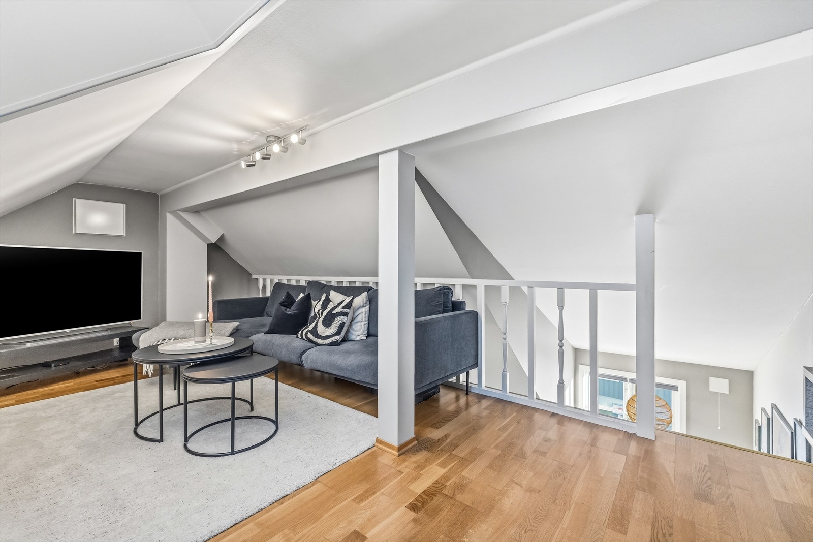 Her kan man trekke seg tilbake med en god film etter en lang uke Galleribilde