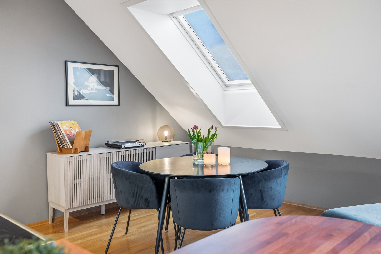 Her kan man nyte dagens måltider og koselige stunder med venner og familie Galleribilde