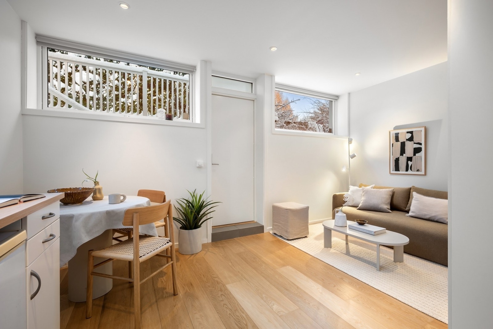 Kjellerstue med hybelkjøkken. Rommet er godkjent til varig opphold. Dette rommet samt bad/wc er tidligere leid ut. Galleribilde