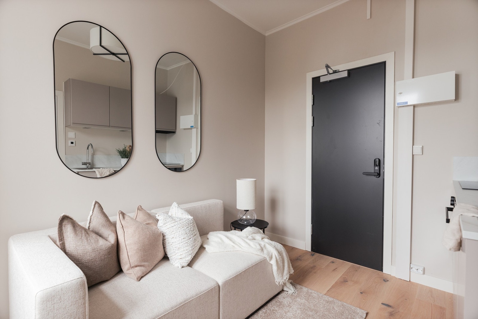 Nye brann- og lyddører fra Swedør med Nimly smartlås. Galleribilde