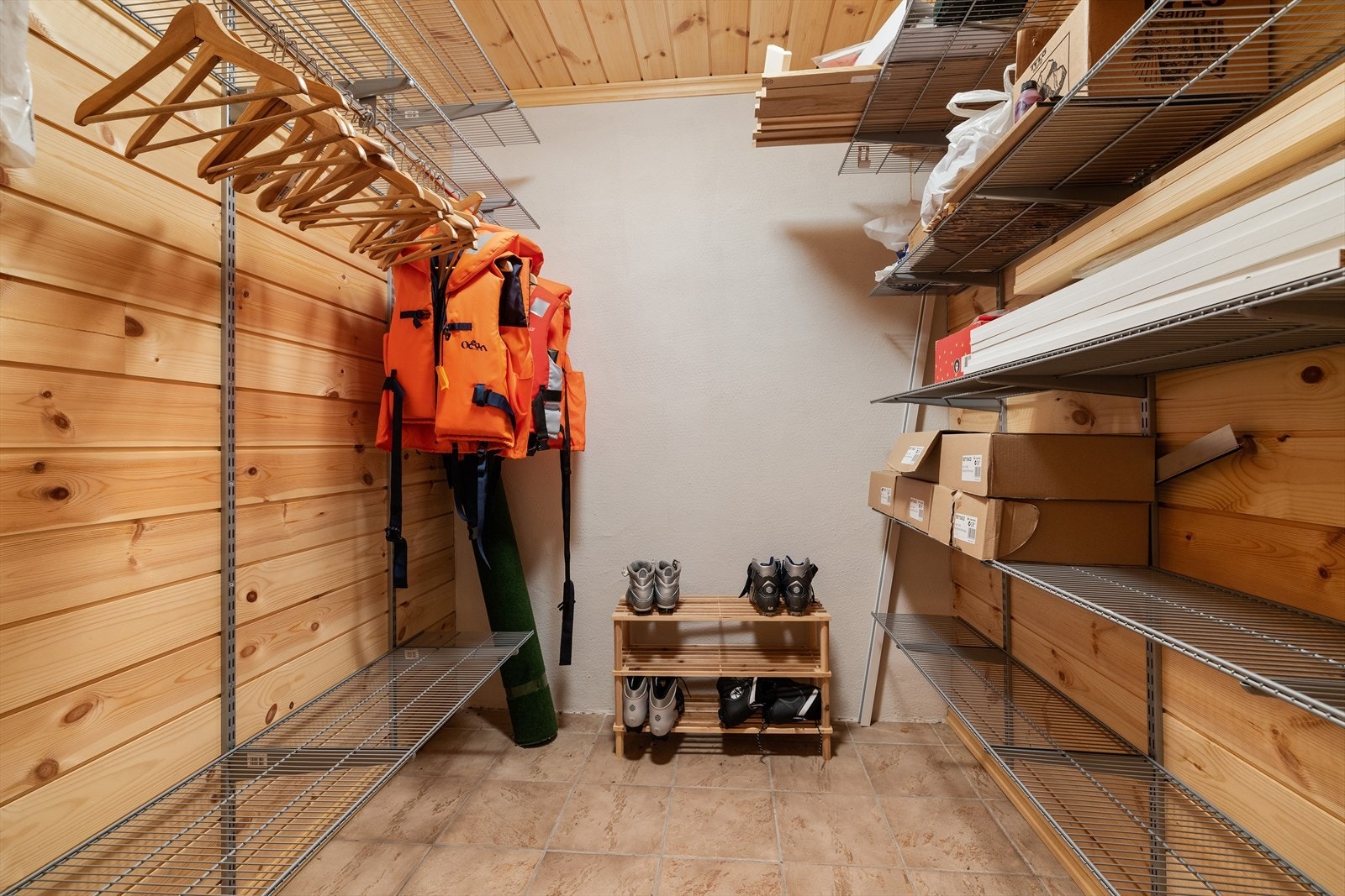 Bod i underetasje. Galleribilde