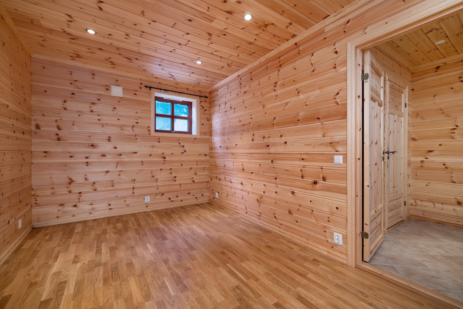 Uinnredet trimrom i underetasje. Galleribilde