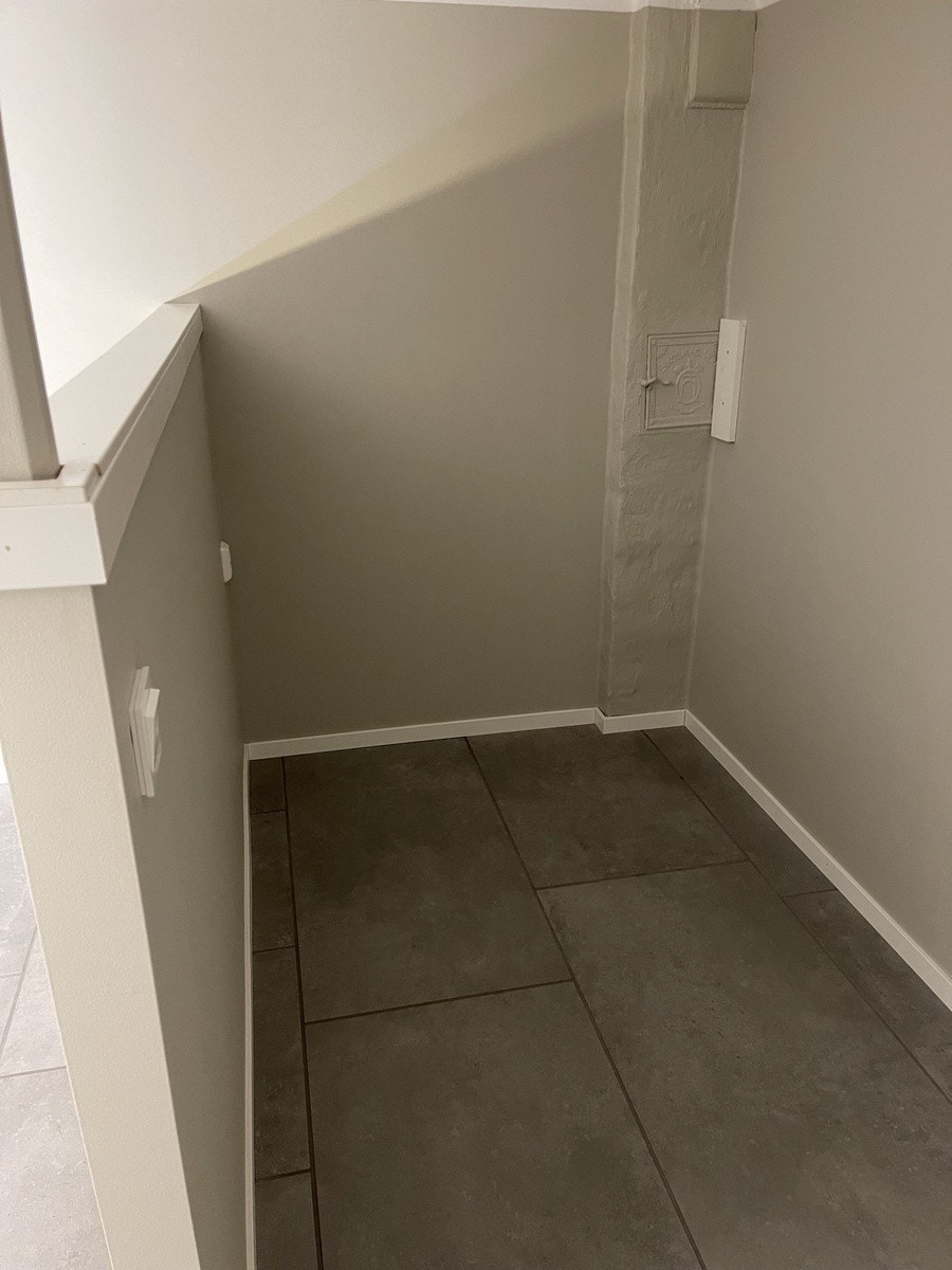 Sovealkove løsning. Her står det og medfølger det en seng. Galleribilde