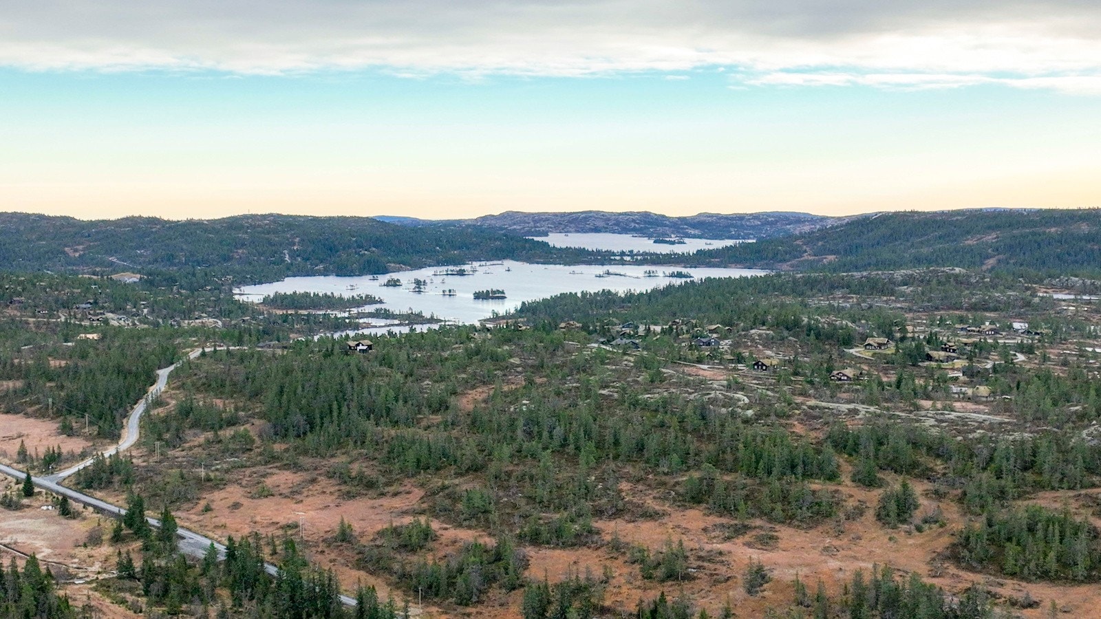Området er ideelt for ski- og snøelskere, og i tillegg et yndet sommerferiested - et flott helårsområde. Galleribilde