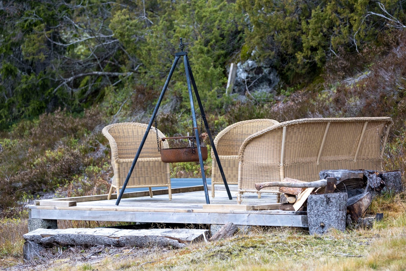 Det er montert en platting med bålpanne, ute på tunet, hvor du kan samle familie og venner for en hyggelig aften. Galleribilde