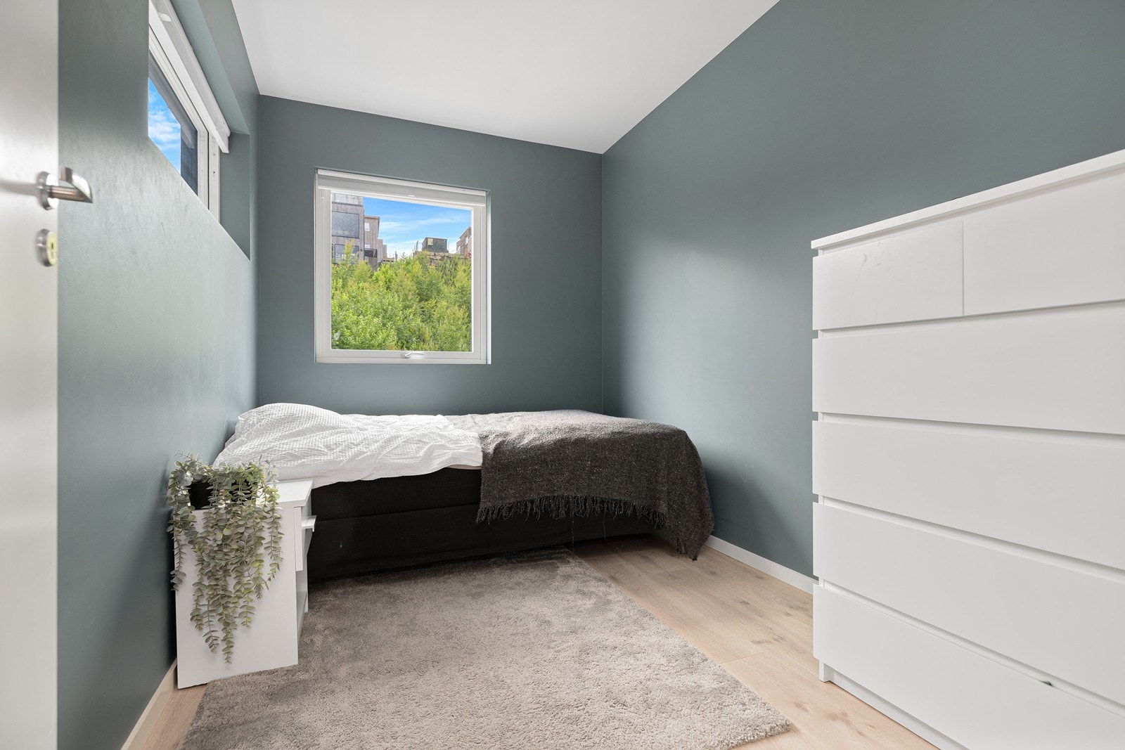 Soverom 3 er også av god størrelse med plass til dobbeltseng, garderobemøblement, m.m. Galleribilde