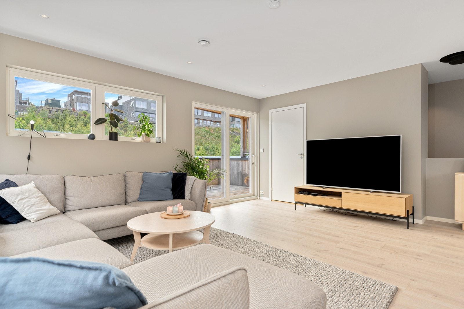 Fra stuen er det direkte adkomst til koselig balkong Galleribilde