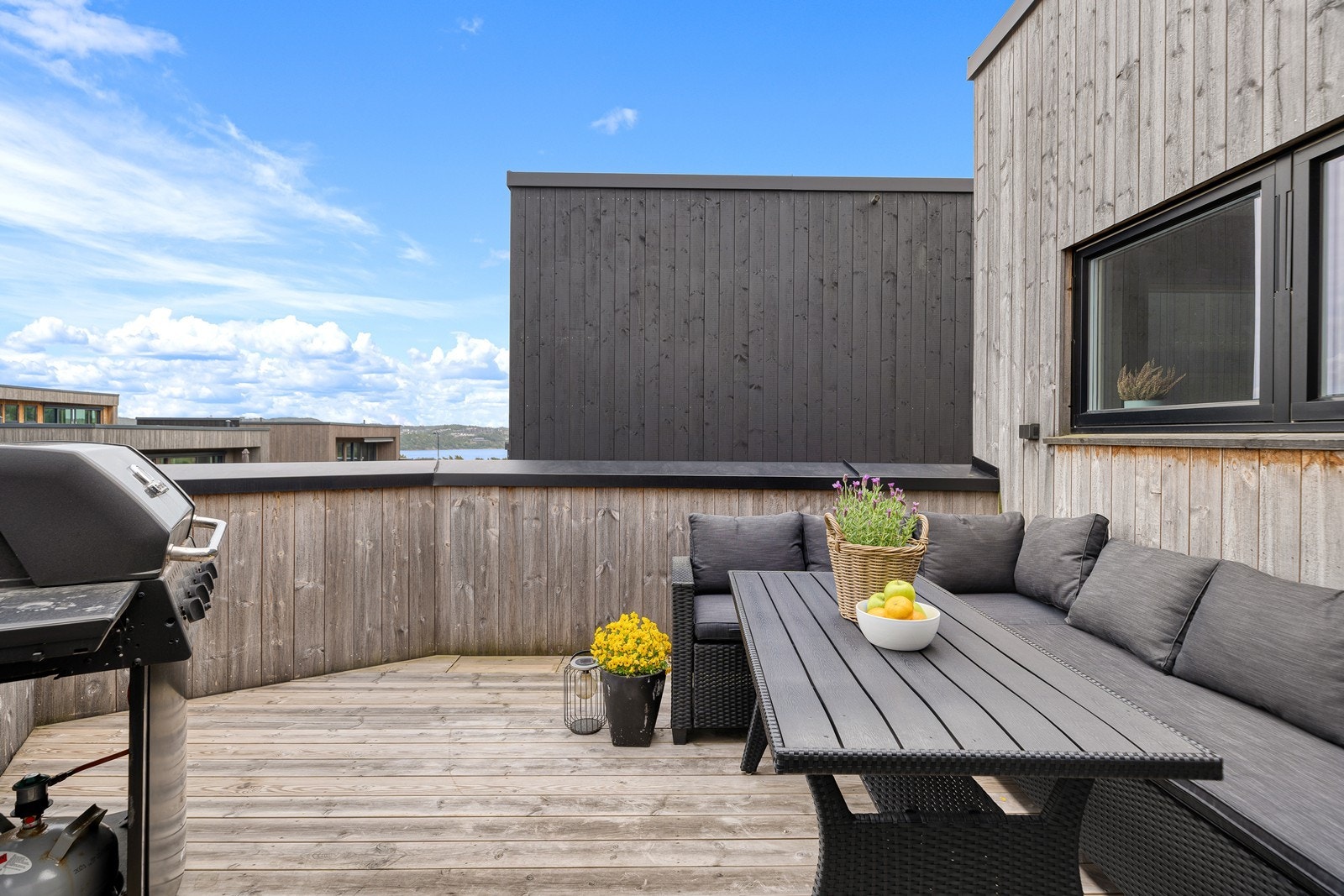 Her kan man møblere med sittegruppe, beplantning, grill, m.m. Galleribilde