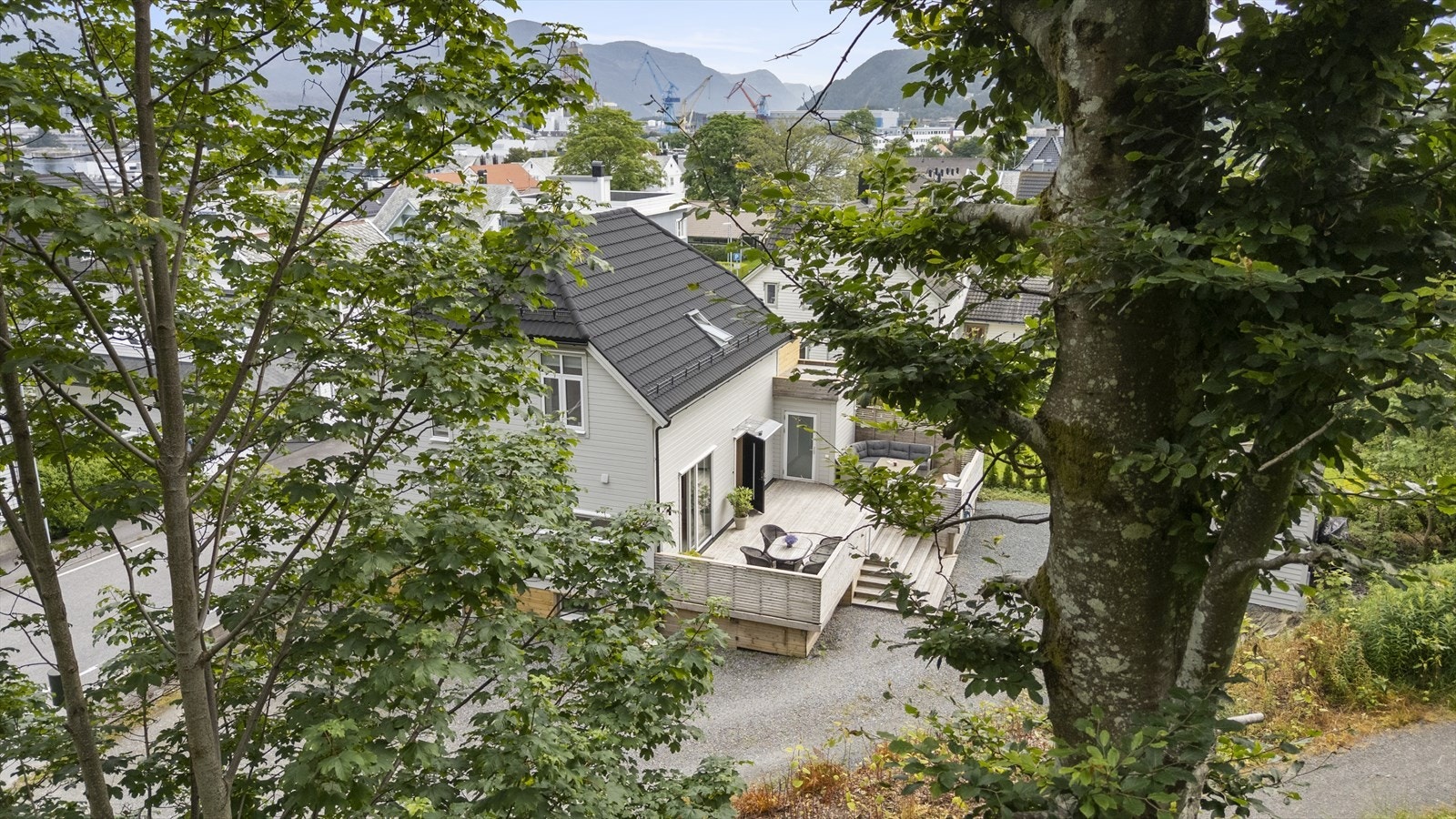 Ei perle ved skogkanten Galleribilde